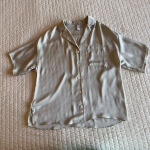 Women's H&M Short Sleeve Button up Size : Small